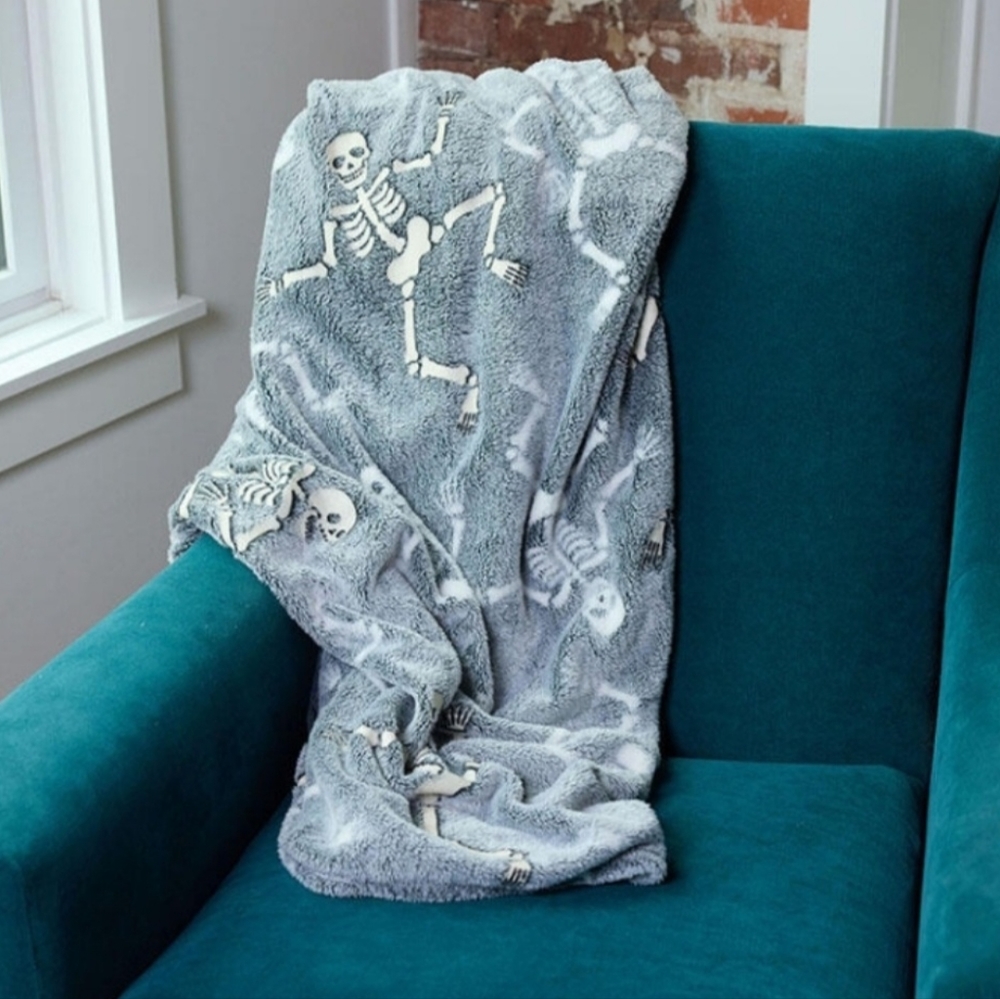 Skeleton Throw Halloween Glow in the Dark Cracker Barrel Blanket NEW